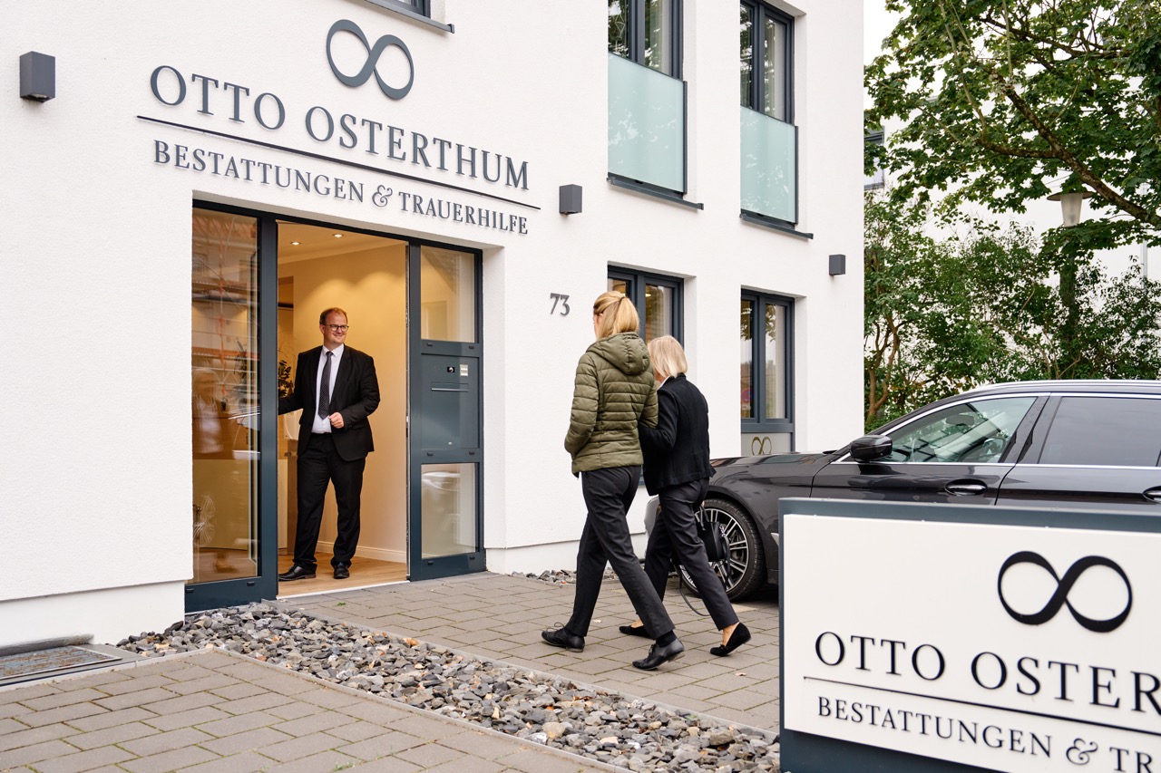 Bestattungshaus Otto Osterthum Eingang Otto Osterthum Bestattungen & Trauerhilfe